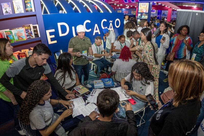 Governo do Estado leva 35 mil alunos e professores à Bienal do Livro 2025