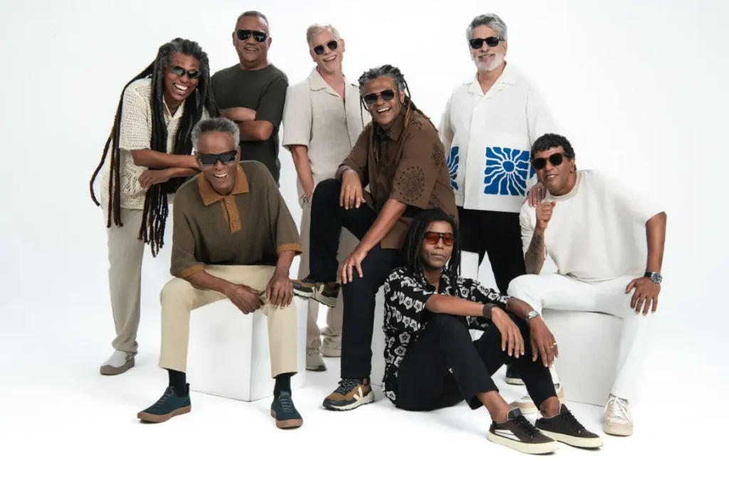 Grande dia! Farofa Carioca lança o disco “Moro no Brasil” no digital e confirma versão em vinil