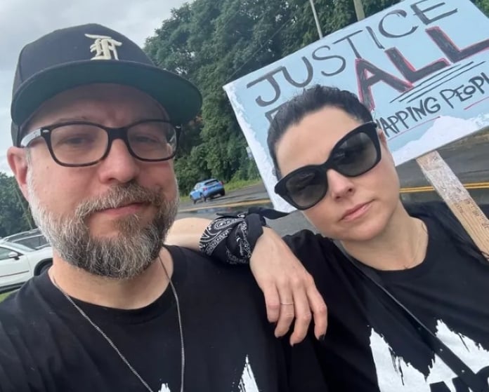 Amy Lee, do Evanescence, participa de protesto contra Donald Trump nos EUA