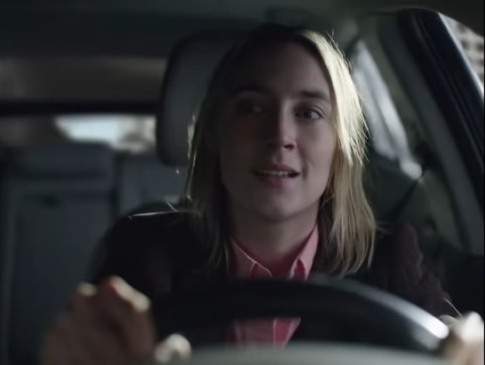 Quase 50 anos depois, Talking Heads lança clipe para “Psycho Killer” estrelado por Saoirse Ronan