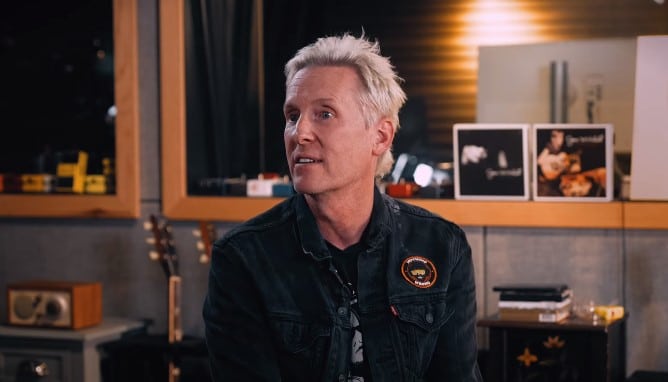 Vídeo: Diogo Defante pede emprego no Foo Fighters e mostra talento na bateria tocando “The Pretender”