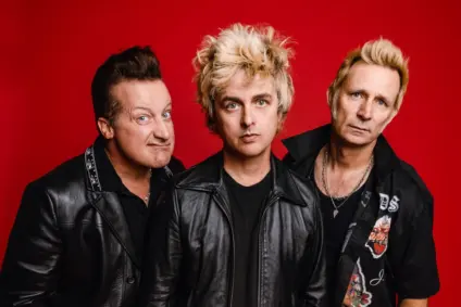 Em 1998, Green Day imitava o Cristo Redentor em entrevista à MTV Brasil