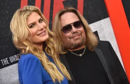 Country Rock: ouça nova versão de clássico do Mötley Crüe com participação de Dolly Parton