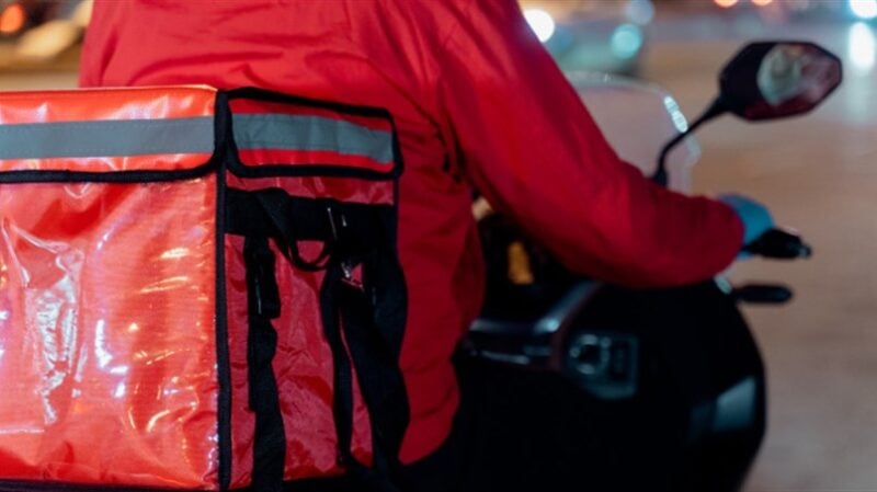 Estado do Rio proíbe venda de bolsas bags usadas por entregadores de delivery