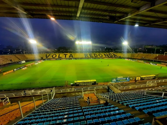 Voltaço critica arbitragem da Série B após vitória sobre o Athletico-PR
