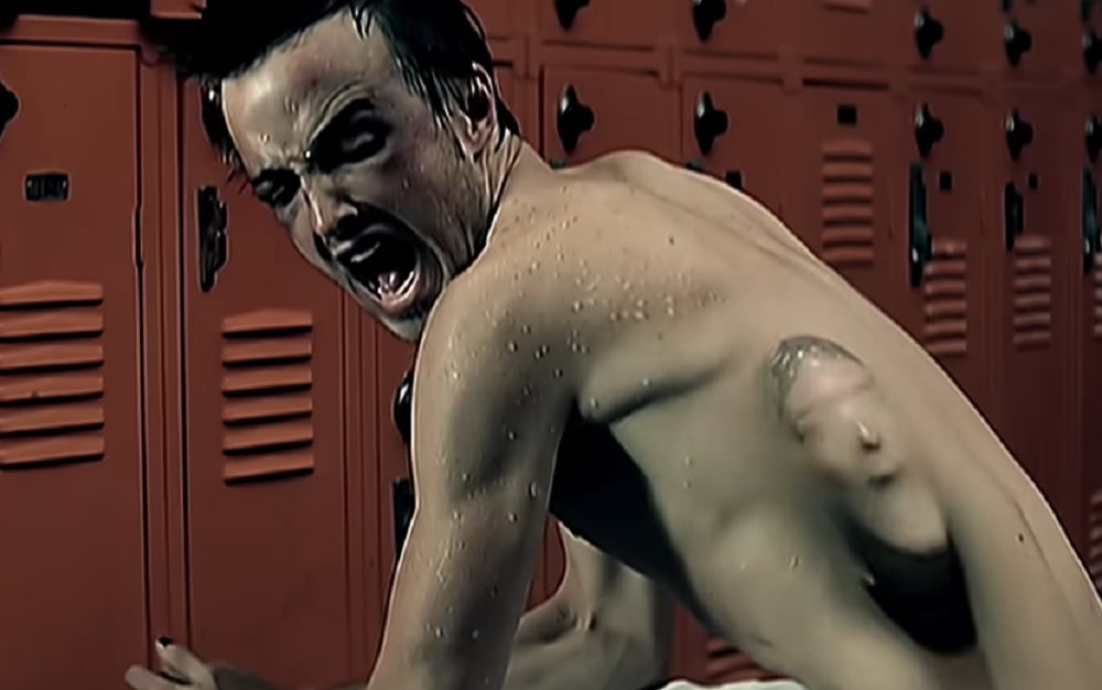 O dia em que o KoRn gravou um clipe com Aaron Paul antes do sucesso de Breaking Bad