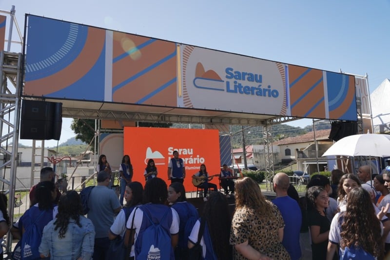 Escolas estaduais do Sul Fluminense realizam Sarau Literário em Volta Redonda
